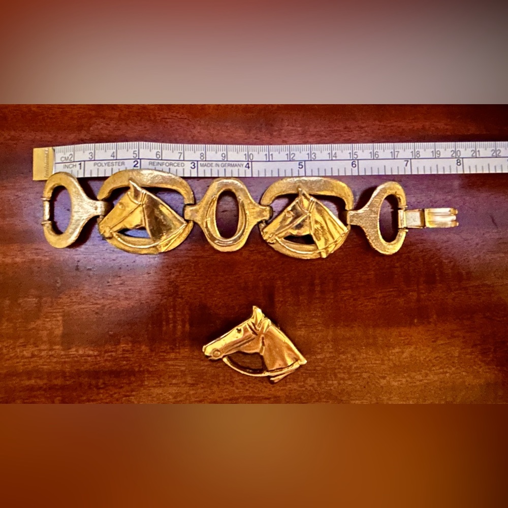 Vintage solid brass horse bracelet and horse head pin. 6.5“ x 2“. Pin is 1.5”